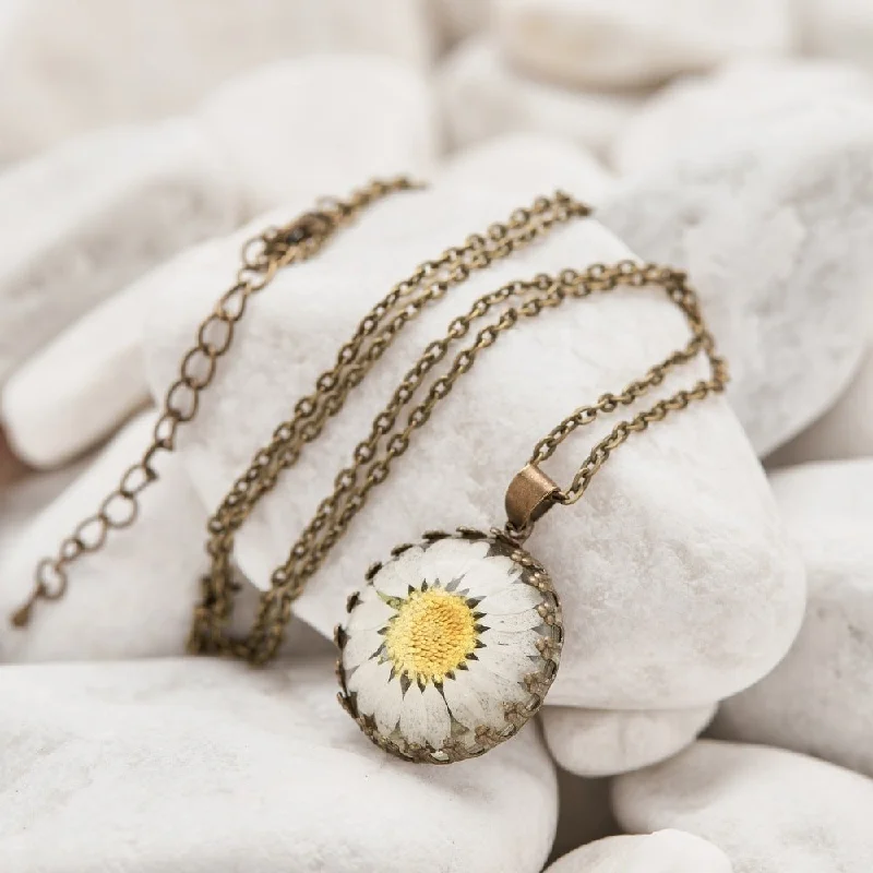 Ladies necklaces non tarnish -Botanical Dreamer Daisy Necklace