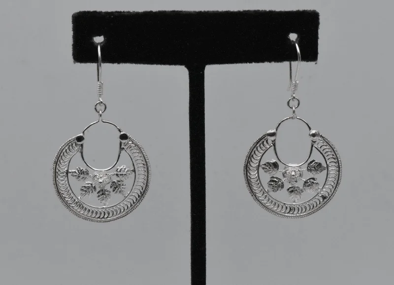 ladies earrings gemstone-Vintage Sterling Silver Floral Dangle Earrings