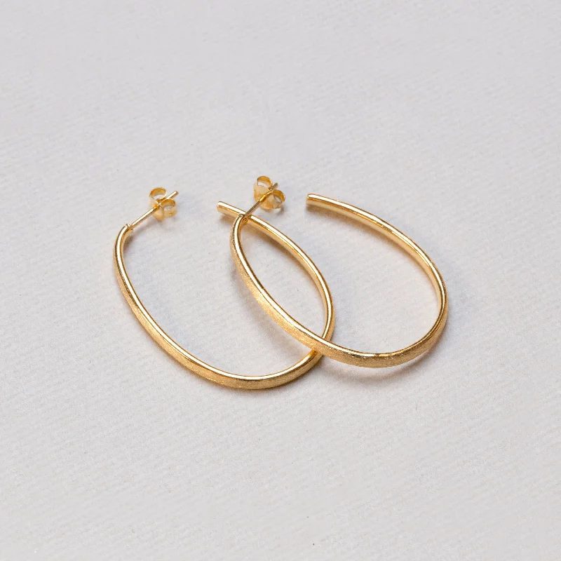 ladies earrings wave-Textured Gold Oval Stud Hoop Earrings