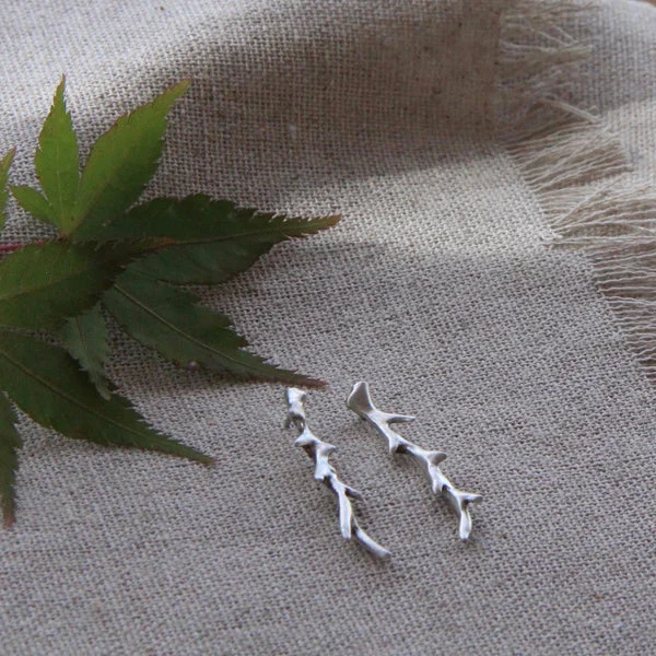 ladies earrings sentimental-Straight Short Juts Branch post earring